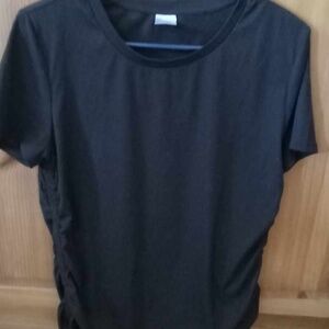 No Boundaries black top, XL.